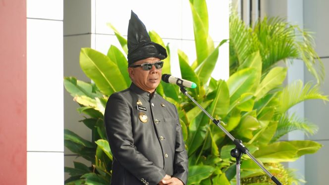 					Bupati Bulukumba, Andi Muchtar Ali Yusuf saat Pimpin Apel Pagi. (Foto: Ist/ Humas)