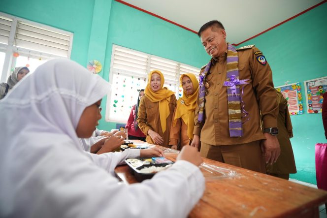 					Program Makan Bergizi Gratis di 8 Kabupaten Berjalan Lancar