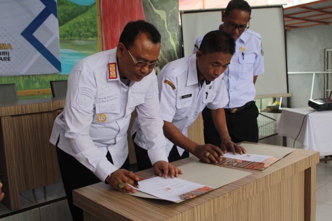 					Tanda Tangan Perjanjian Kerja Sama Lapas Parepare dengan UPTD SPNF Sanggar Kegiatan Belajar Dinas Pendidikan dan Kebudayaan. (Foto: Ist/ Humas)