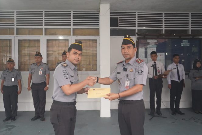 					Apresiasi Kinerja! Lapas Maros Gelar Apel Pagi dan Penyematan Pangkat