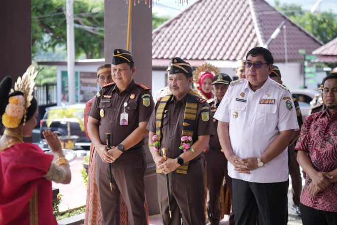 					Penyambutan Kunjungan Kajati Sulsel di Kejari Parepare. (Foto: Istimewa)