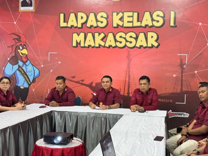 					Kalapas Makassar bersama Pejabat Struktural Webinar dengan Ditjenpas. (Foto: Ist/ Humas)