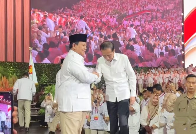 					Mantan Presiden RI, Jokowi Hadir Langsung Berikan Selamat di HUT Partai Gerindra ke-17 Tahun. (Foto: Berita.News/ Ishak)