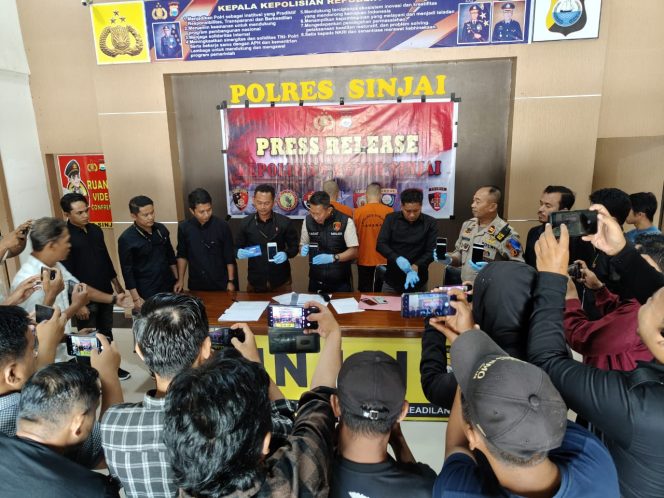 					Press Release Pengungkapan Kasus Penipuan Online di Polres Sinjai. (Foto: Berita.News/ Syarif)