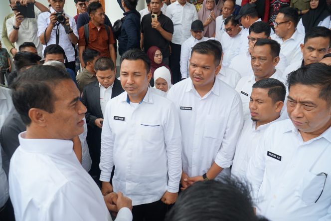 					Tasmin Hamid Bersama Kepala Daerah Terpilih di Sulsel Silaturahmi ke Kediaman Menteri Pertanian. (Foto: Istimewa)