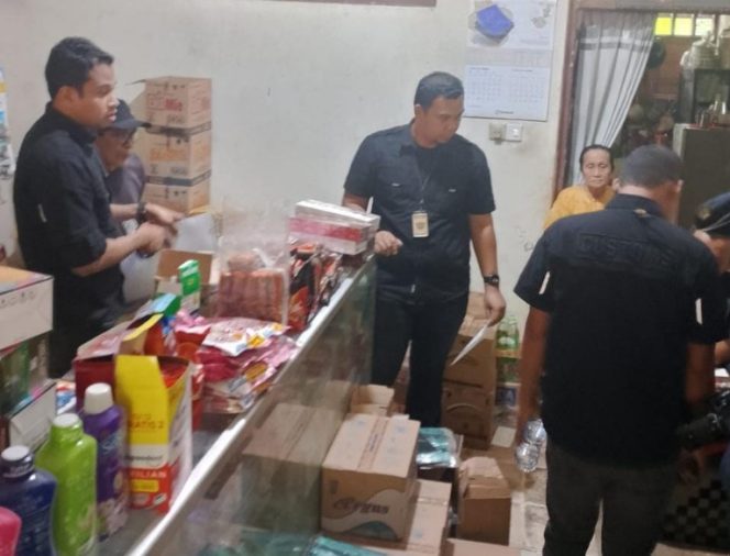 					Operasi Rokok Ilegal di Sinjai oleh Satpol PP dan Bea Cukai Makassar. (Foto: Istimewa)