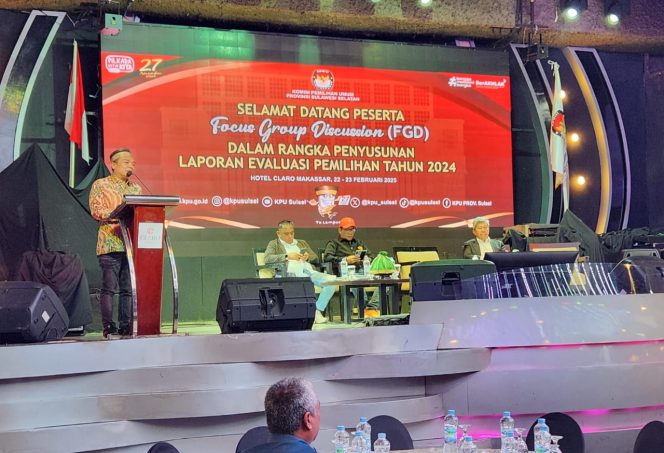 					Ketua KPU Sulsel Hasbullah saat membuka Focus Group Discussion (FGD) penyusunan laporan evaluasi Pemilihan 2024 (dok.)