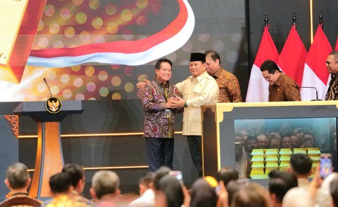 					Presiden RI Prabowo Subianto saat meresmikan Bank Emas Syariah BSI di Gade Tower Jakarta (dok.)