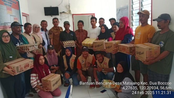 					Tim AAS Community Serahkan Bantuan Kemanusiaan Korban Bencana Angin Puting Beliung di Bone (dok.)