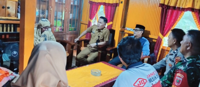 					Respon Aduan Warga, Polsek Benteng Selayar Bersama Pilar Kamtibmas Lakukan Penertiban Penjualan Miras