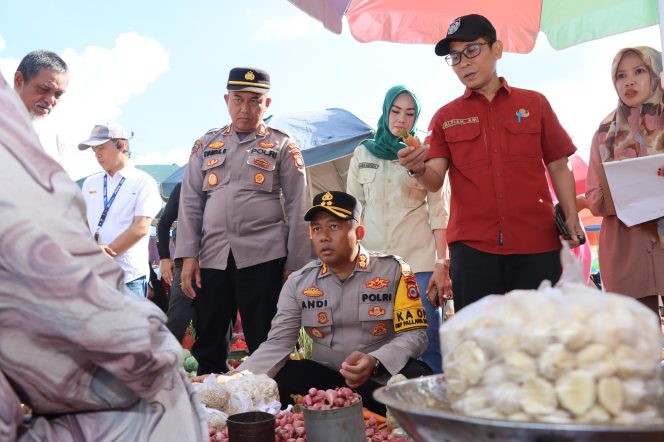					Sidak di Pasar Cekkeng, Kapolres Bulukumba Pastikan Stabilitas Harga Bahan Pokok