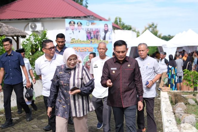 					Wakil Walikota Parepare Saat Meninjau Langsung Pasar Tani. (Foto: Istimewa)