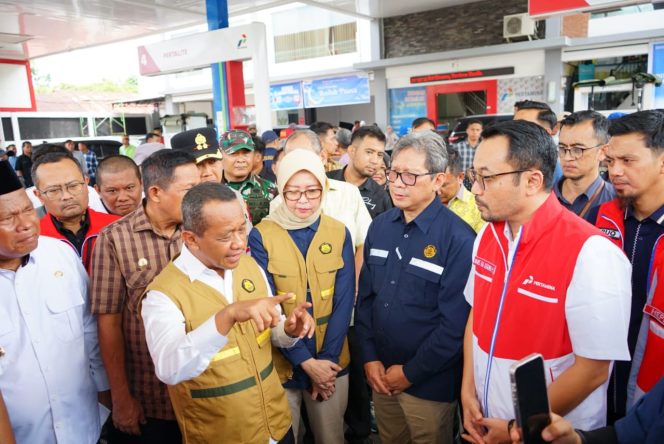 					Kunjungan Menteri ESDM Bahlil Lahadalia mengecek kualitas dan Stok BBM di Baubau (dok.)
