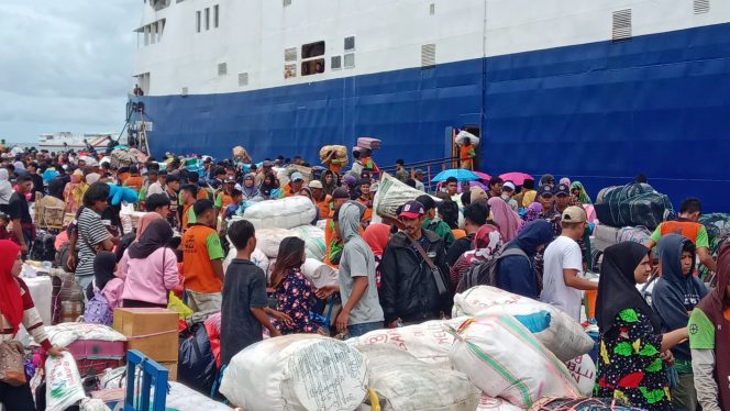 					Situasi Pemudik di Pelabuhan Nusantara Parepare. (Foto: Berita.News/ Parepare)