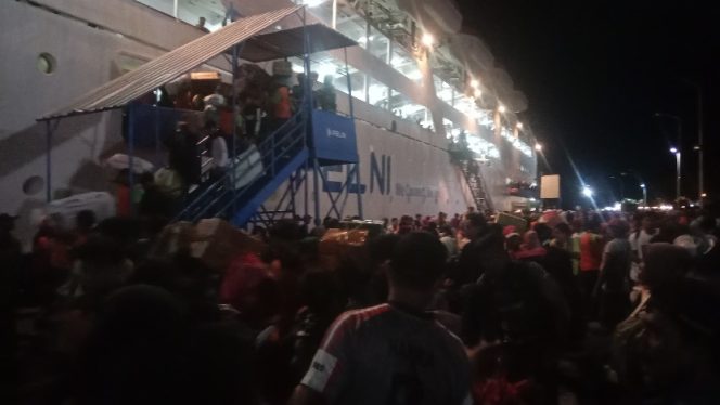 					Pemudik saat Tiba di Pelabuhan Nusantara Parepare. (Foto: Berita.News/ Wahyu)
