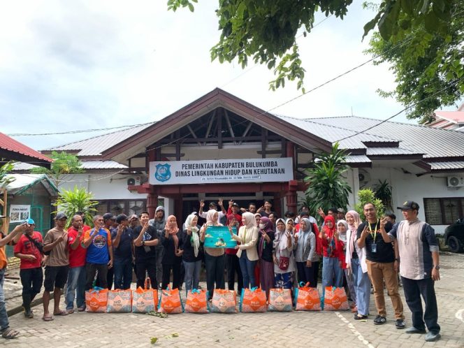 					BNI Bulukumba Salurkan 220 Paket Bingkisan Ramadan untuk Petugas Kebersihan