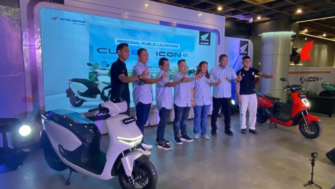 					Launching CUV e dan Icon e di Honda showroom in mall TSM Makassar dihadiri dua punggawa PSM (dok.)