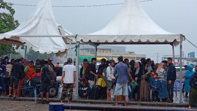 					Fasilitas Untuk Berteduh di Area Pelabuhan Nusantara Parepare Rusak. (Foto: Berita.News/ Wahyu)