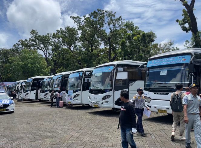 					Gubernur Sulsel Lepas 580 Peserta Mudik Gratis