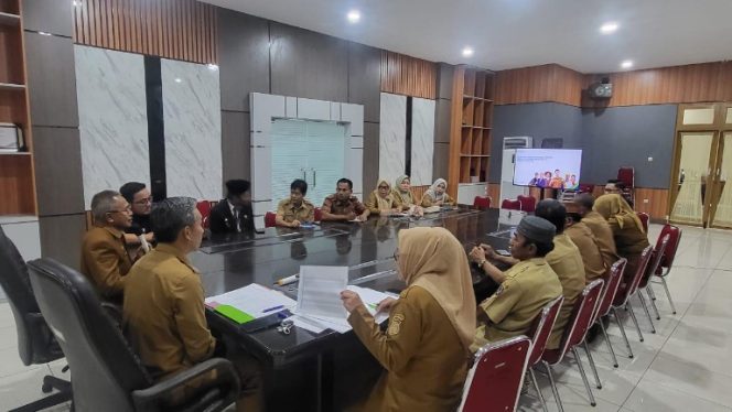 					Rapat Verifikasi dan Validasi Data Pekerja Rentan di Ruang Rapat Sekda Bulukumba. (Foto: Ist/ Humas)