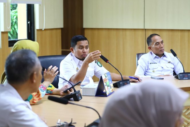 					Rapat Monev Inpres Nomor 2 Tahun 2021 tentang Optimalisasi Pelaksanaan Program Jamsostek. (Foto: Ist/ Humas)