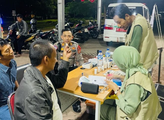 					Pemeriksaan Kesehatan Gratis di Posko Terminal Lumpue. (Foto: Istimewa)