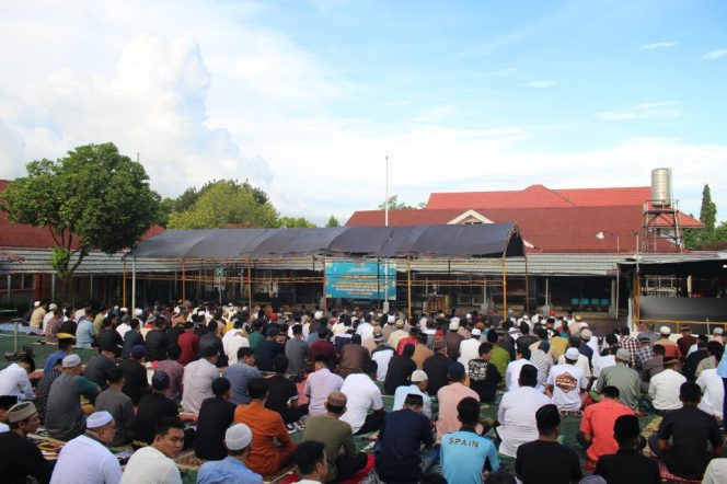 					Suasana Salat Idul Fitri 1446 di Halaman Lapas Parepare. (Foto: Ist)