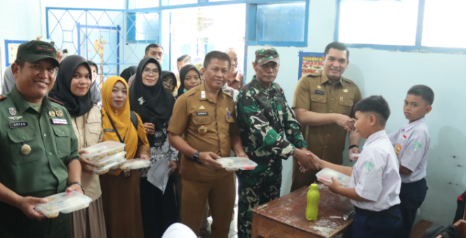 					Tinjau Pelaksanaan Makan Bergizi Gratis (MBG), Sekda Takalar : Tujuannya Agar Anak mendapat Asupan Gizi dan meringankan Beban Orang Tua