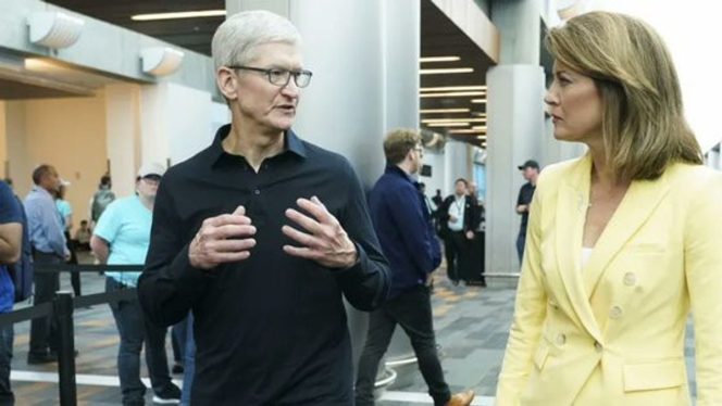 					CEO Apple, Tim Cook, belum ingin menaikkan harga iPhone (foto: x @Inc)