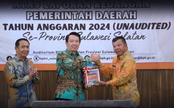 					Bupati Bulukumba, Andi Muchtar AlinYusuf Serahkan LPKD TA 2024 ke BPK Sulsel. (Foto: Ist/ Humas)