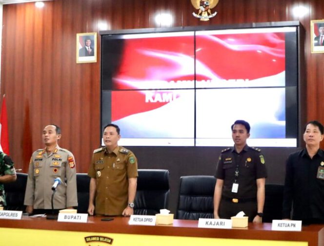 					Jelang Hari Raya Idul Fitri 1446 H, Wakil Bupati Takalar Hadiri Rapat Koordinasi “Operasi Terpusat Ketupat 2025