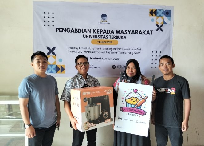 					Penyerahan Bantuan Alat Produksi Roti kepada Salah Satu UMKM di Bulukumba. (Foto: Istimewa)