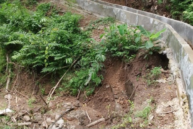 					Proyek Irigasi Borongpao yang Baru Selesai Dikerja Diduga Jebol. (Foto: Istimewa)