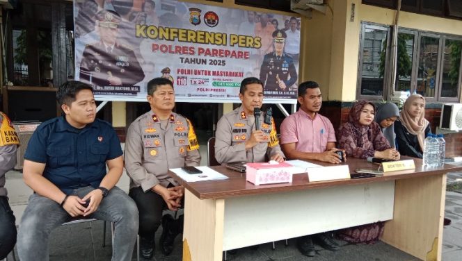 					Konfrensi Pers Terkait Kasus Narapidana Polres Parepare yang Meninggal Dunia. (Foto: Berita.News/ Wahyu)