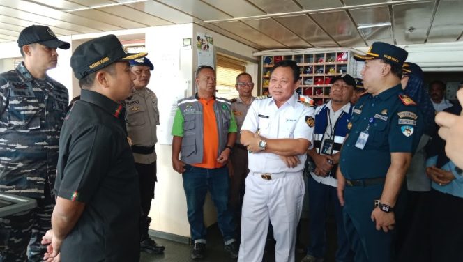 					Wali Kota Parepare, Tasming Hamid bersama Wawali Tinjau Langsung Situasi Arus Balik di Pelabuhan Nusantara. (Foto: Ist/ Humas)