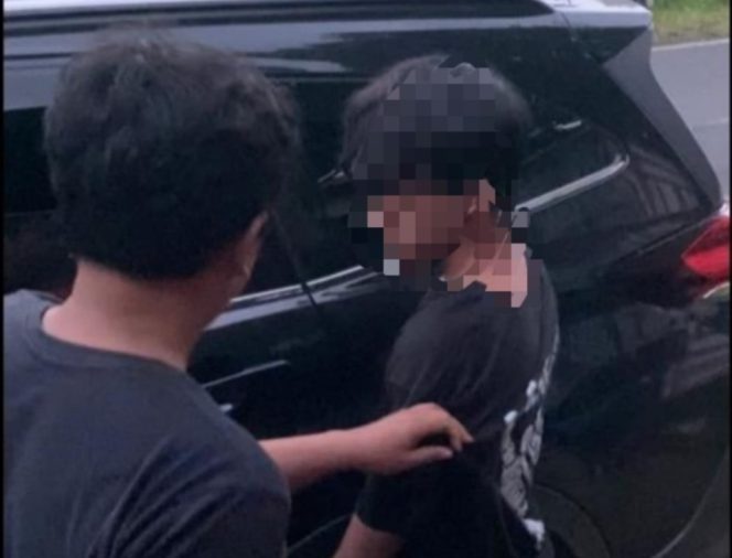 					Terduga Pelaku saat Diamankan Tim Resmob Polres Sinjai. (Foto: Istimewa)