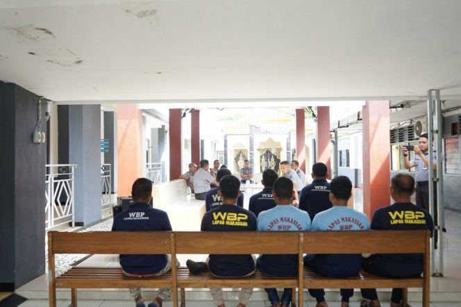 					Warga Binaan Lapas Makassar Ikuti Sidang TPP. (Foto: Ist/ Humas)