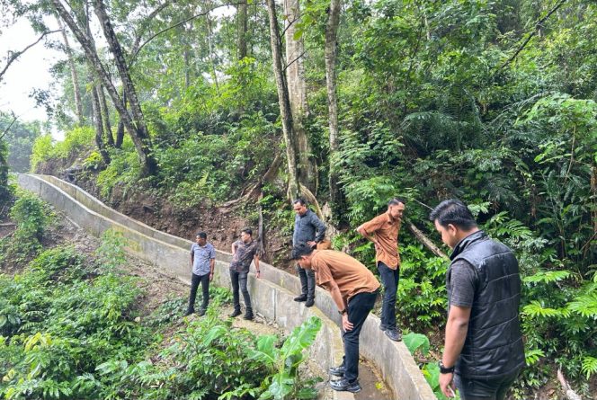 					Peninjauan Pihak Tipikor Polres Sinjai ke Lokasi Proyek Irigasi Borongpaoe. (Foto: Istimewa)