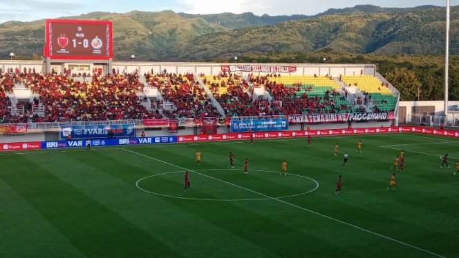 					Suasana Pertandingan PSM Makassar Vs Semen Padang di Stadion GBH Parepare. (Foto: Berita.News/ Wahyu)