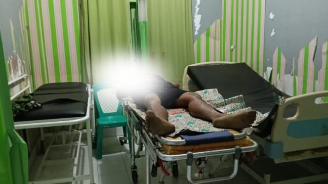 					Jenazah Yusuf Disemayamkan di Puskesmas Benteng Jampea, Selayar. (Foto: Istimewa)