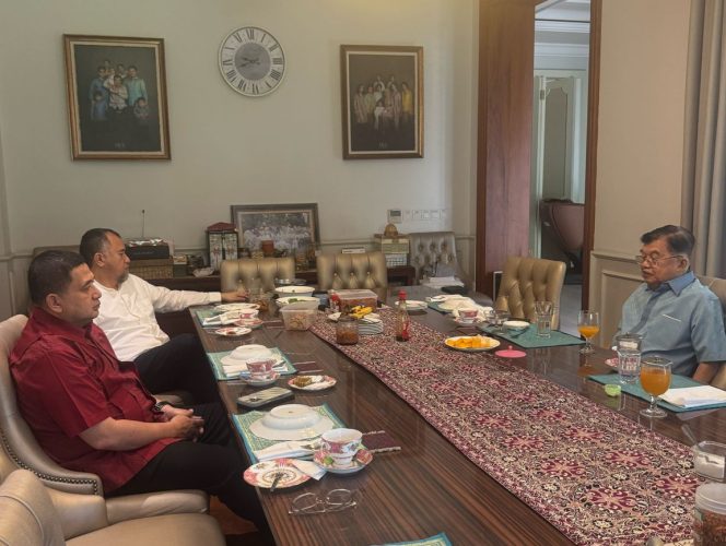 					Wali Kota Makassar Munafri Arifuddin menemui Mantan Wapres RI Jusuf Kalla (JK) (dok.)