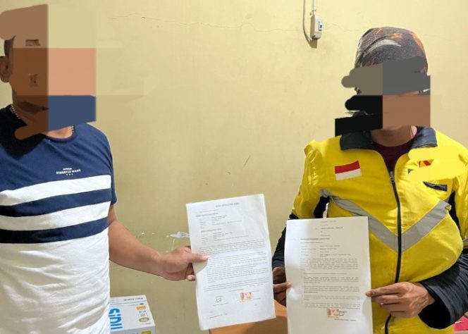 					Terlapor PA dan Pelapor IPT Saat Menerima Dokumen Hasil Kesepakatan di Polsek Tamalate. (Foto: Istimewa)