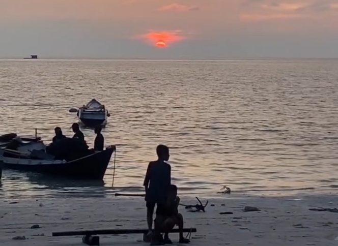 					Perairan antara Desa Garaupa dan Desa Karumpa, Kecamatan Pasilambena. (Foto: Istimewa)