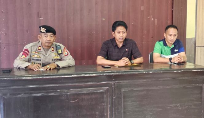 					Kasat Narkoba Polres Sinjai, AKP Muh. Yusuf Didampingi KBO dan Kasi Humas. (Foto: Berita.News/ Syarif)