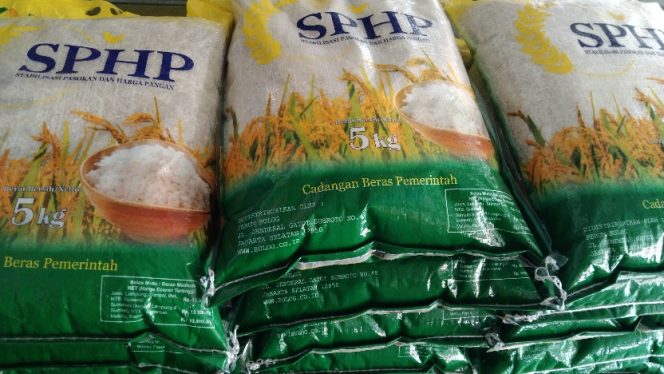 					Stok Beras SPHP di Salah Satu Toko di Kabupaten Sinjai. (Foto: Berita.News/ Syarif)