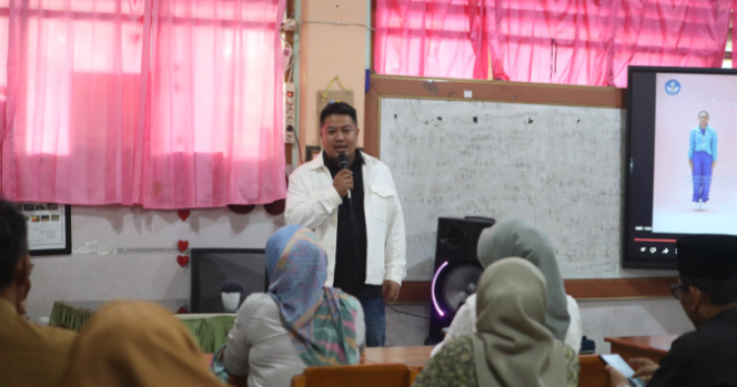 					Tinjau Sekolah, Ketua Komisi D Ari Ashari Ilham: Kepsek yang Tidak Jaga Kebersihan akan Direkomendasikan Dicopot