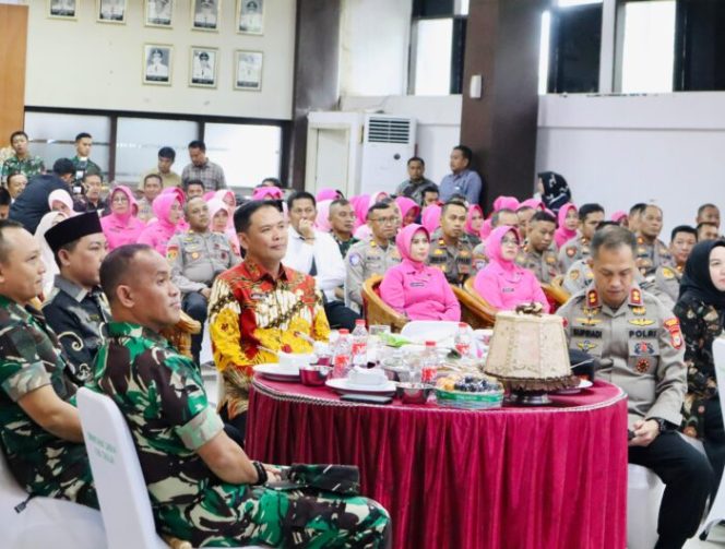 					Kenal Pamit Kapolres Takalar, Wakil Bupati Takalar Ucapkan Selamat Mengemban Tugas Baru