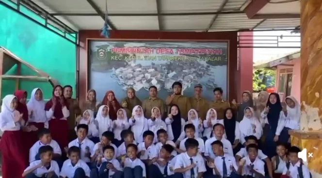 					Bentuk Kepedulian terhadap Kec. Kepulauan Tanakeke, Bupati Takalar Daeng Manye’ Serius dalam Perkembangan Internet dan Listrik