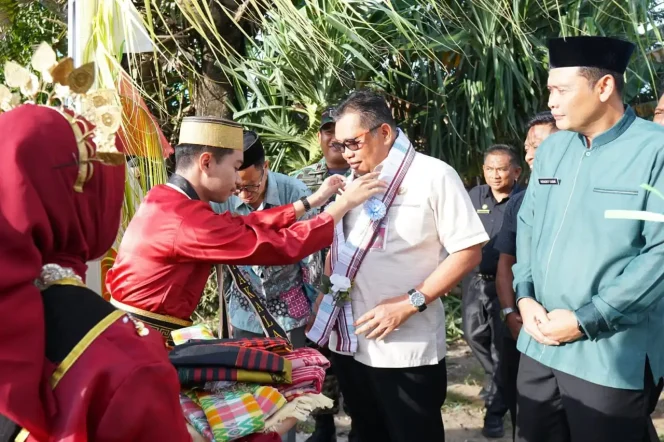 					Serahkan Sertifikat Tanah Redistribusi, Bupati Takalar Berharap dapat Memberikan Kesejahteraan Untuk Masyarakat
