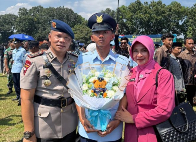 					AKBP Nur Ichsan bersama Istri Mendapingi Putra Bungunya Muhammad Amal Fathullah. (Foto: Istimewa)